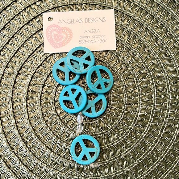 NWT Angela’s Designs handmade peace sign bead bracelet with dangling peace sign - Picture 3 of 6